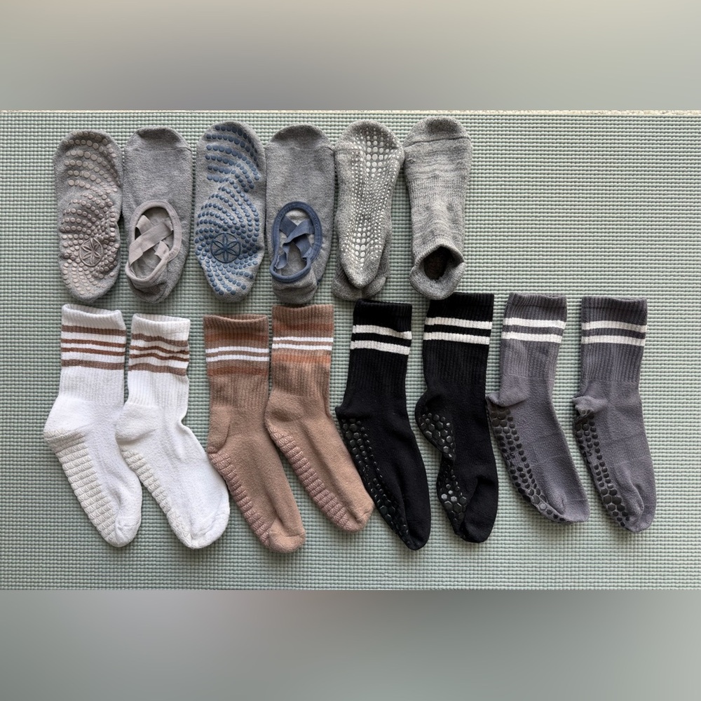 7 Pairs of Women's Non-Slip Grip Socks Set in Neutral Tones